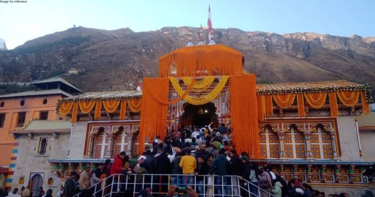 Portals of Badrinath Dham to be shut for winter today